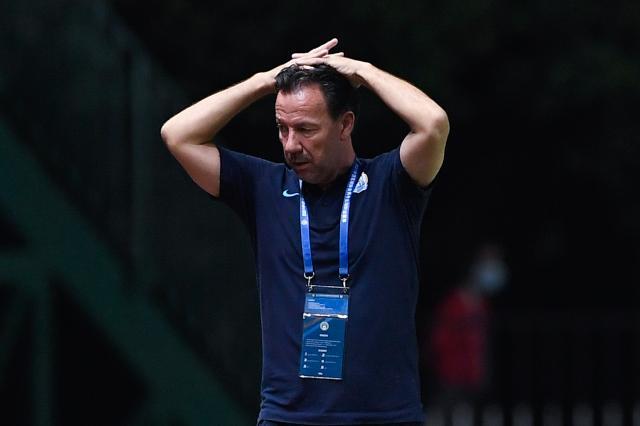 开云官网-老毛病又犯了！广州城防线崩溃 6轮不胜前四要悬